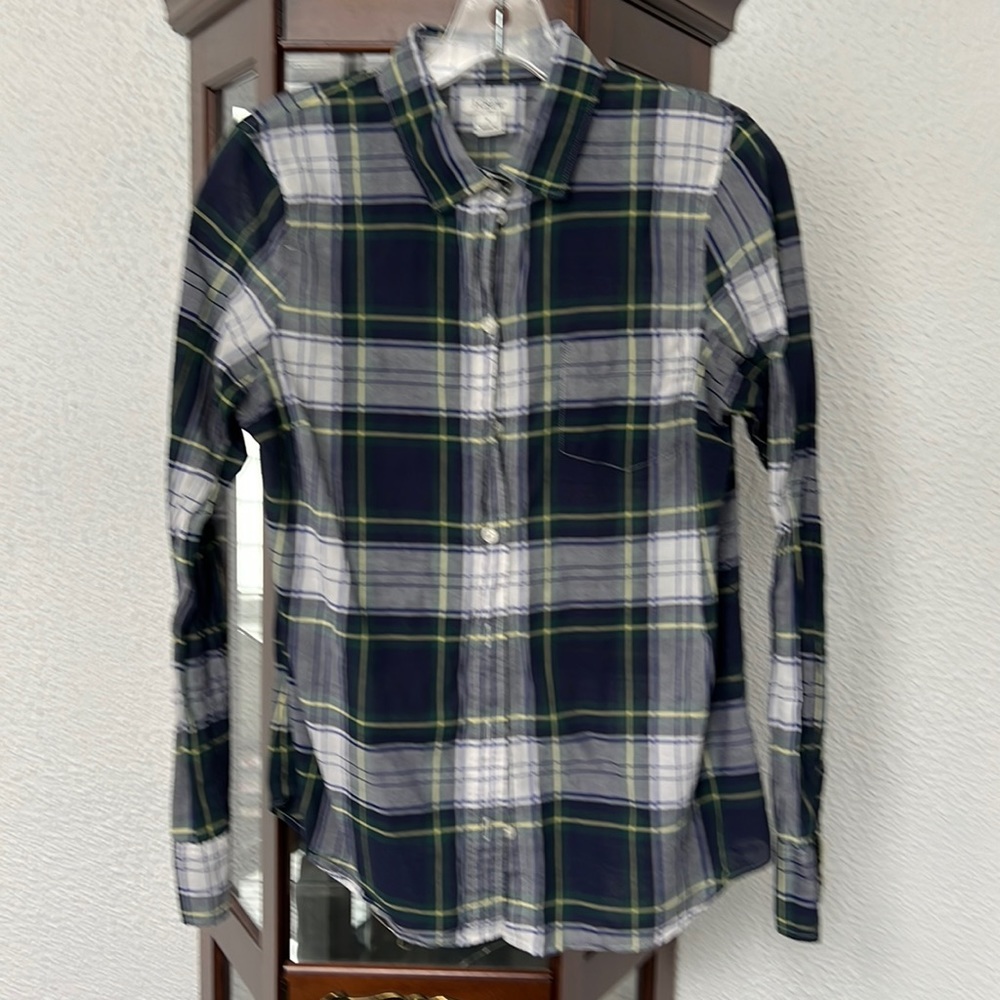 J Crew Womens light cotton Button Down in EUC